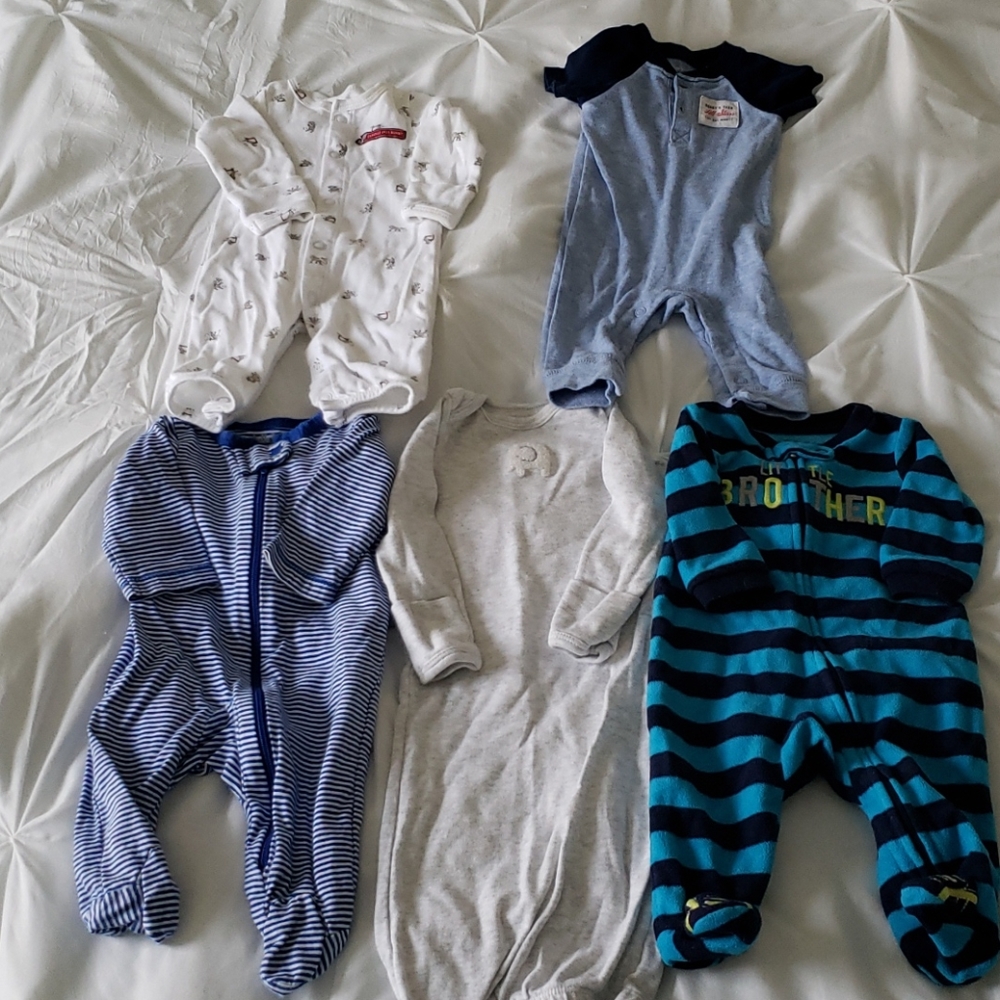 ⚡Lot of 5 Newborn sleepers onesies
